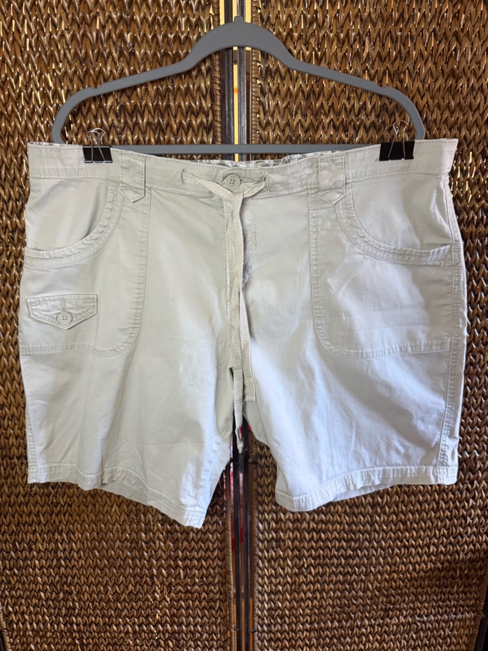Lee Floral-Trim Beige Drawstring Shorts